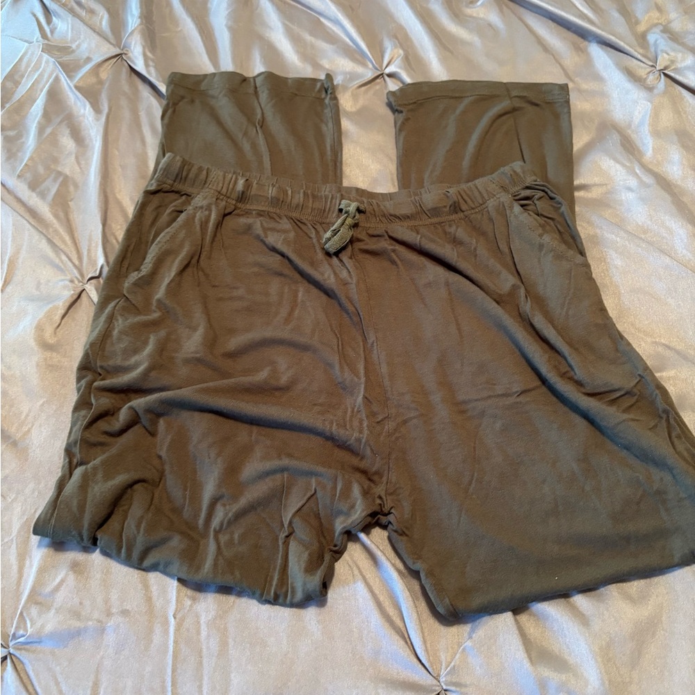 Men’s olive green lounge pants